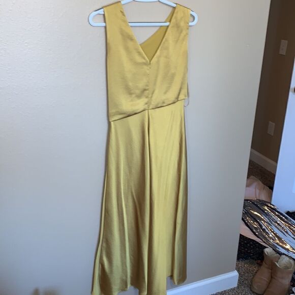Taylor mustard yellow satin dress, size 4. - Picture 4 of 4